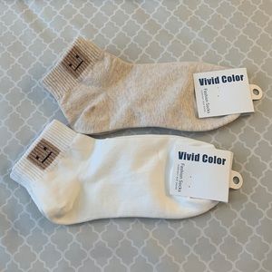 NWT 2 Vivid Color Tan and Ivory Cereal Ankle Socks